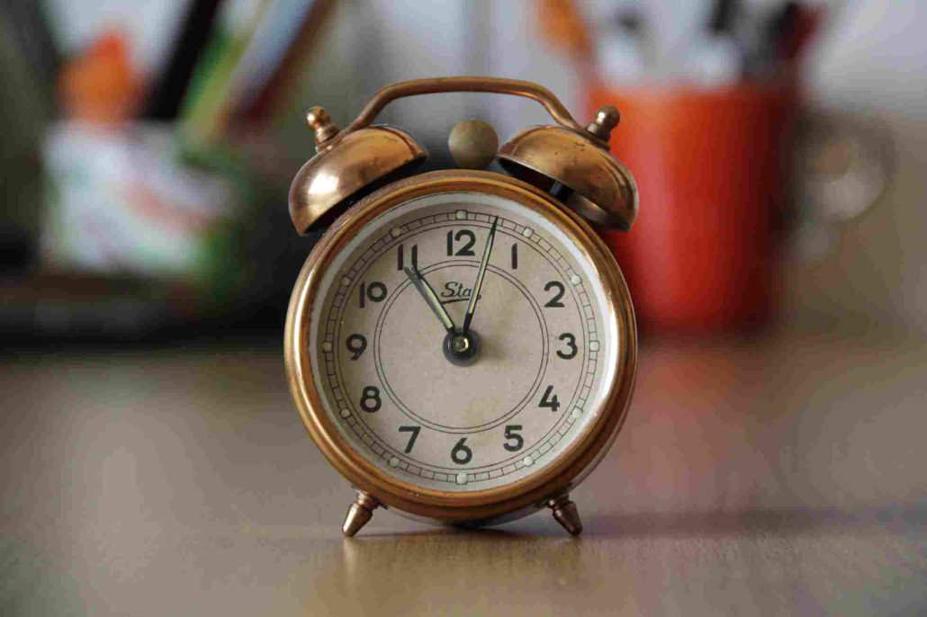  buy the latest types of small table clock at a reasonable price 