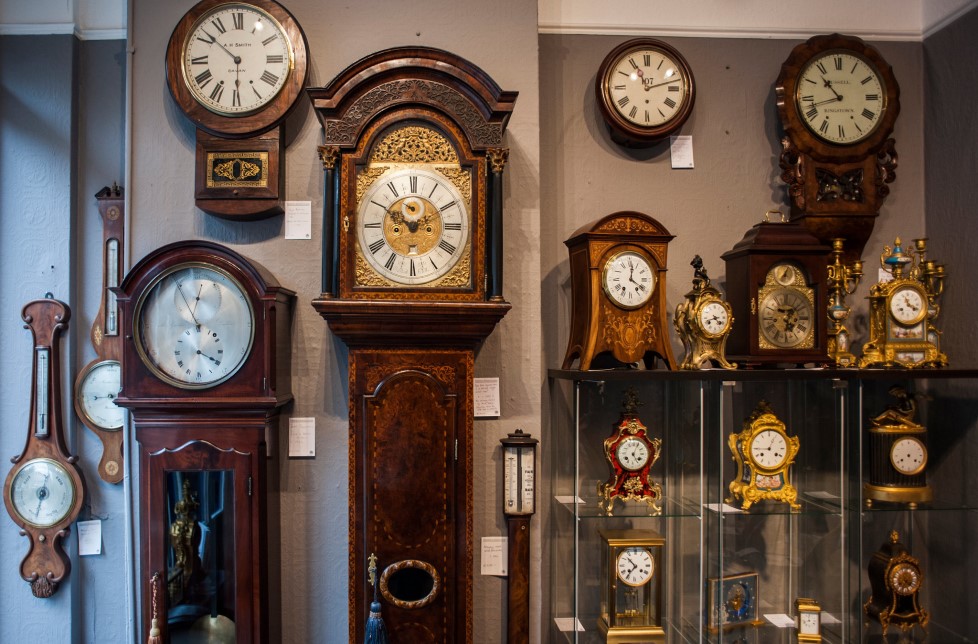  Introduction of grandfather clock types + purchase price of the day 
